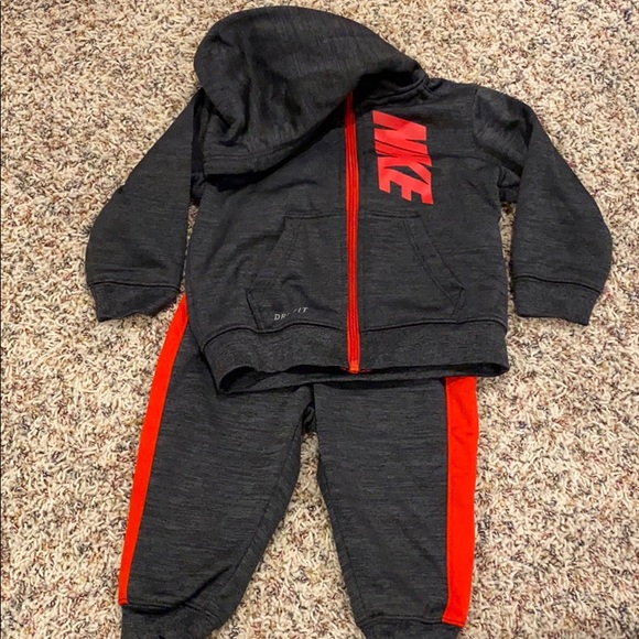 nike sweatsuit infant